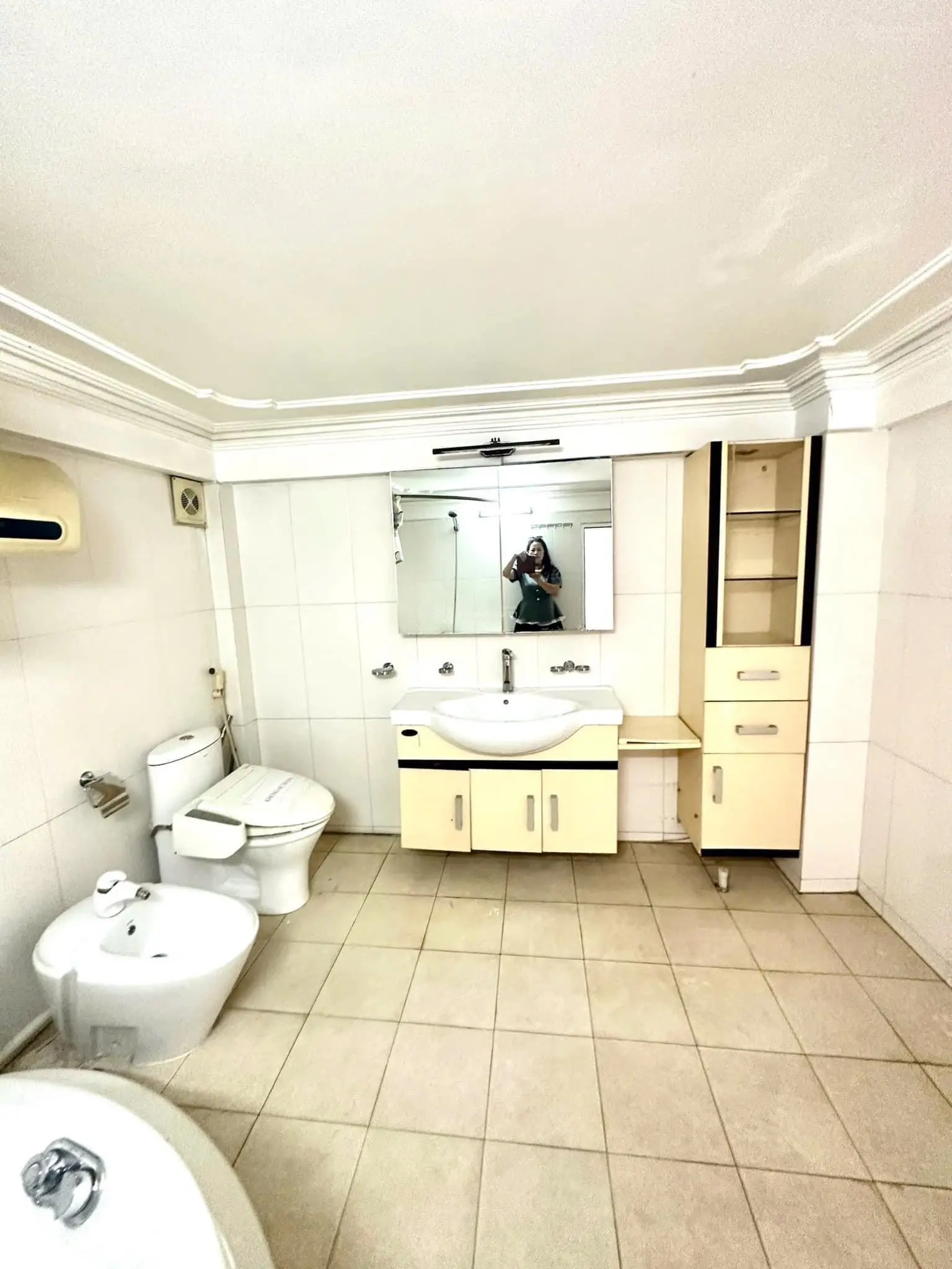 Bán nhà 4,5 tầng mặt đường Ngô Gia Tự gần Văn Cao
