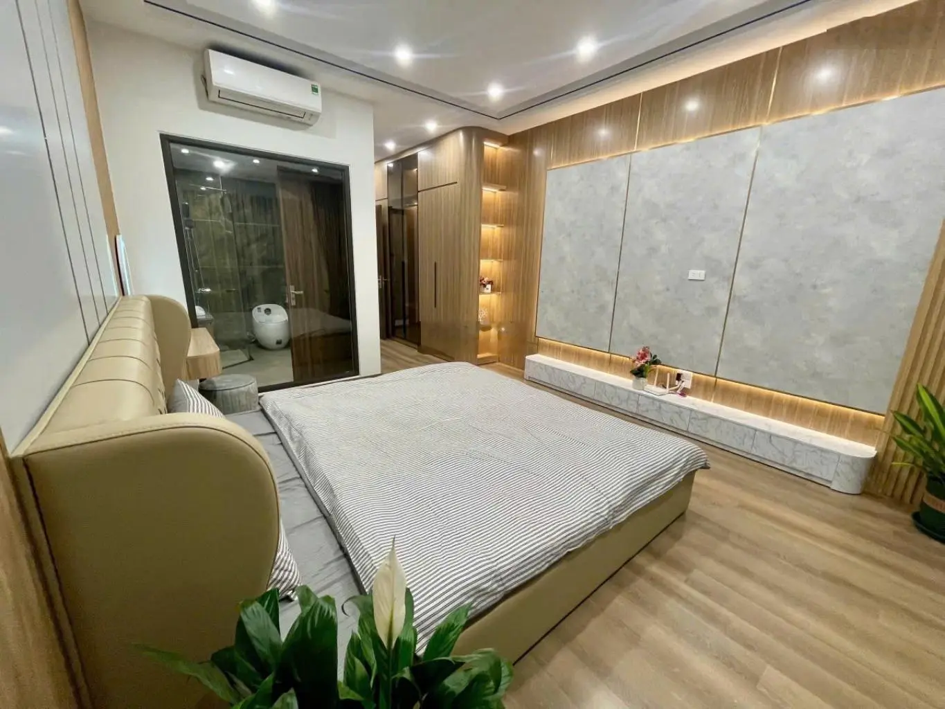 Bán siêu phẩm nhà đẹp Hoàng Như Tiếp - 45m2 x 7 tầng thang máy - full nội thất cao cấp - gần ôtô