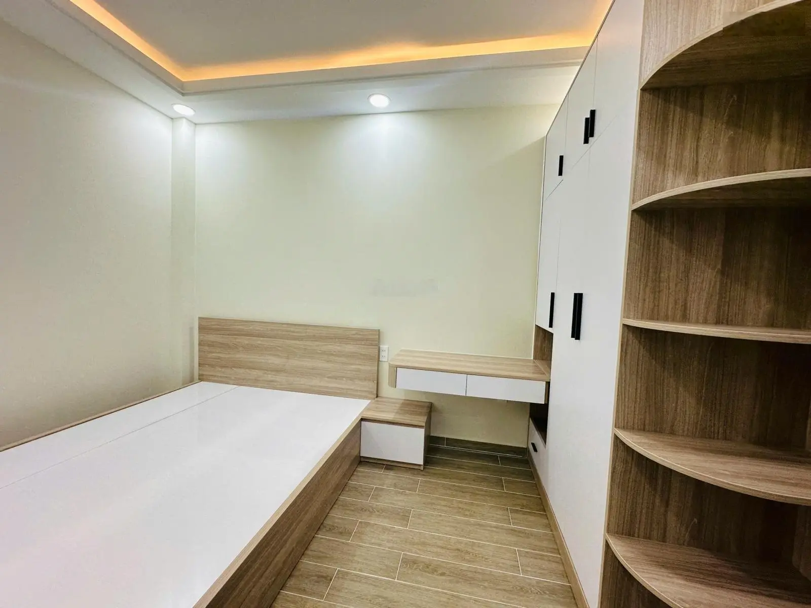 NHÀ XÂY MỚI 4 TẦNG SÁT MẶT TIỀN - Nguyễn Lâm. P7. Q PHÚ NHUẬN, DT 36m2, 3 lầu 4pn, giá 5 tỷ 990 tl