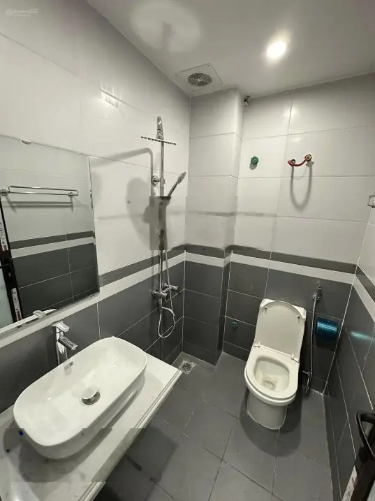 Bán nhà 5 tầng ô tô tránh đỗ cửa, sát chợ , nhà văn hoá, tại liên mạc bắc từ liêm, giá hơn 5 tỷ