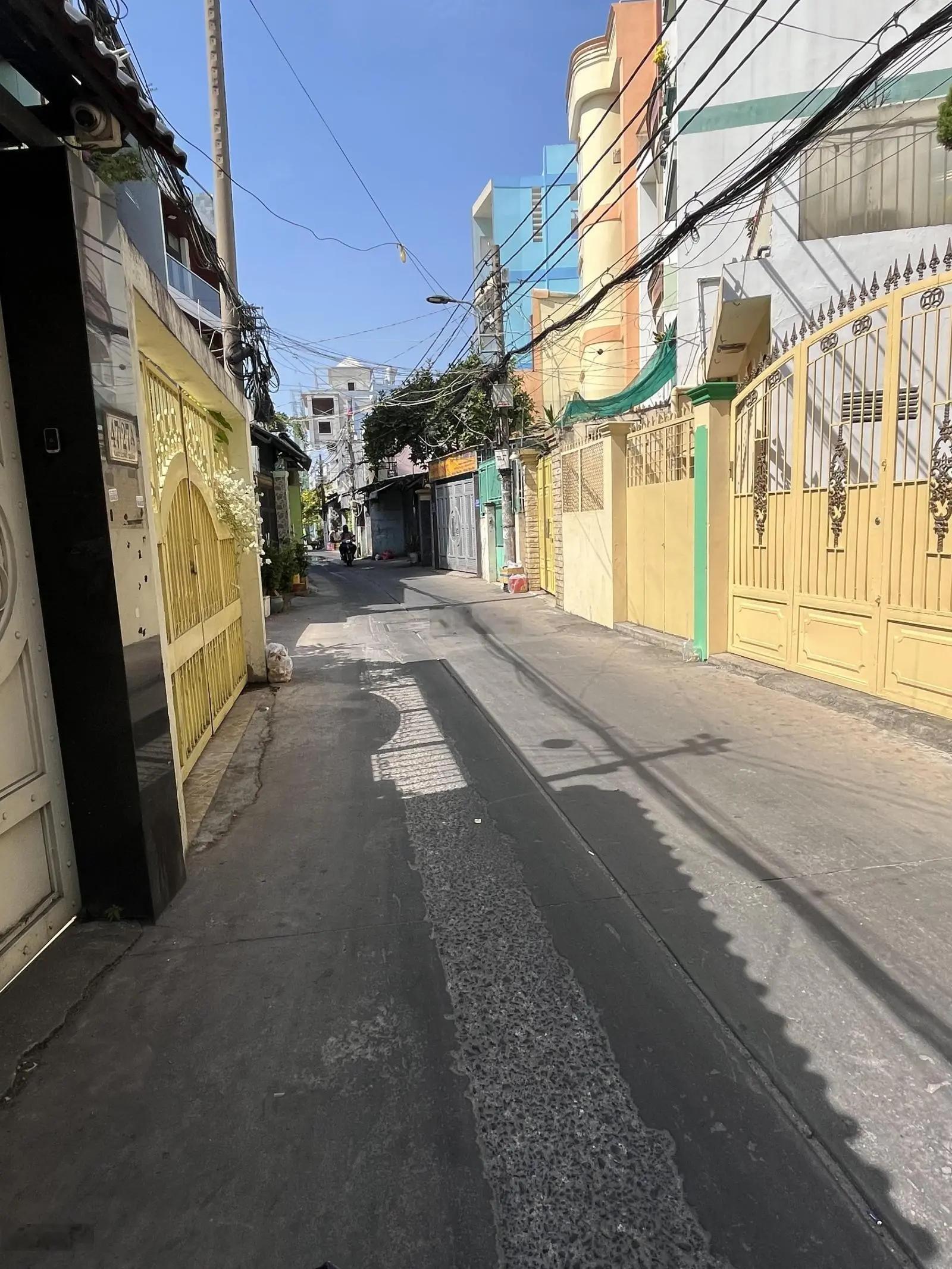 Chính chủ cần bán nhà Hẻm Xe Tải Lạc Long Quân