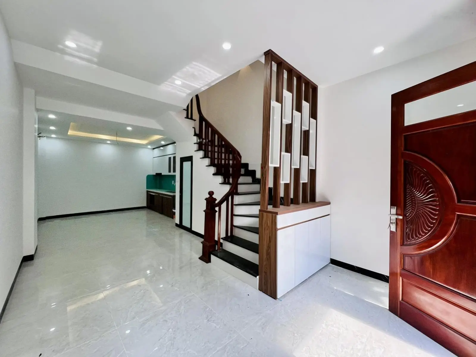 Bán nhà 5 tầng Ngô Quyền Hà Đông nhà mới, ô tô đỗ cổng, giá chỉ 7.99 tỷ