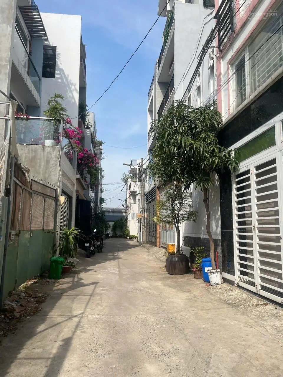 Nhà 2 tầng diện tích 95m2 chỉ 6,3 tỷ. Hẻm xe tải 30m ra mặt tiền, gần Vạn Phúc City, HBP Thủ Đức