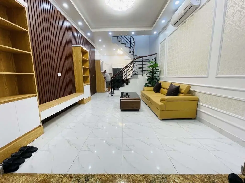 Cần bán gấp nhà đẹp dân xây lô góc phố Kim Ngưu - Hai Bà Trưng gần phố hơn 6 tỷ