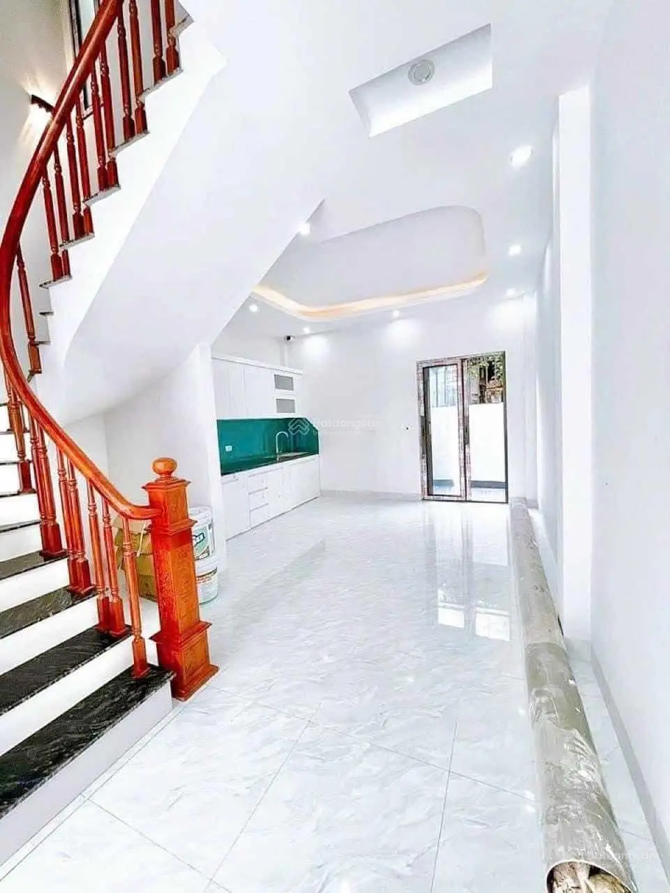 DT 38m2 3 tầng ô tô đến cửa. Thoáng trước sau Có sân để xe. Cách Hà Đông 1km
