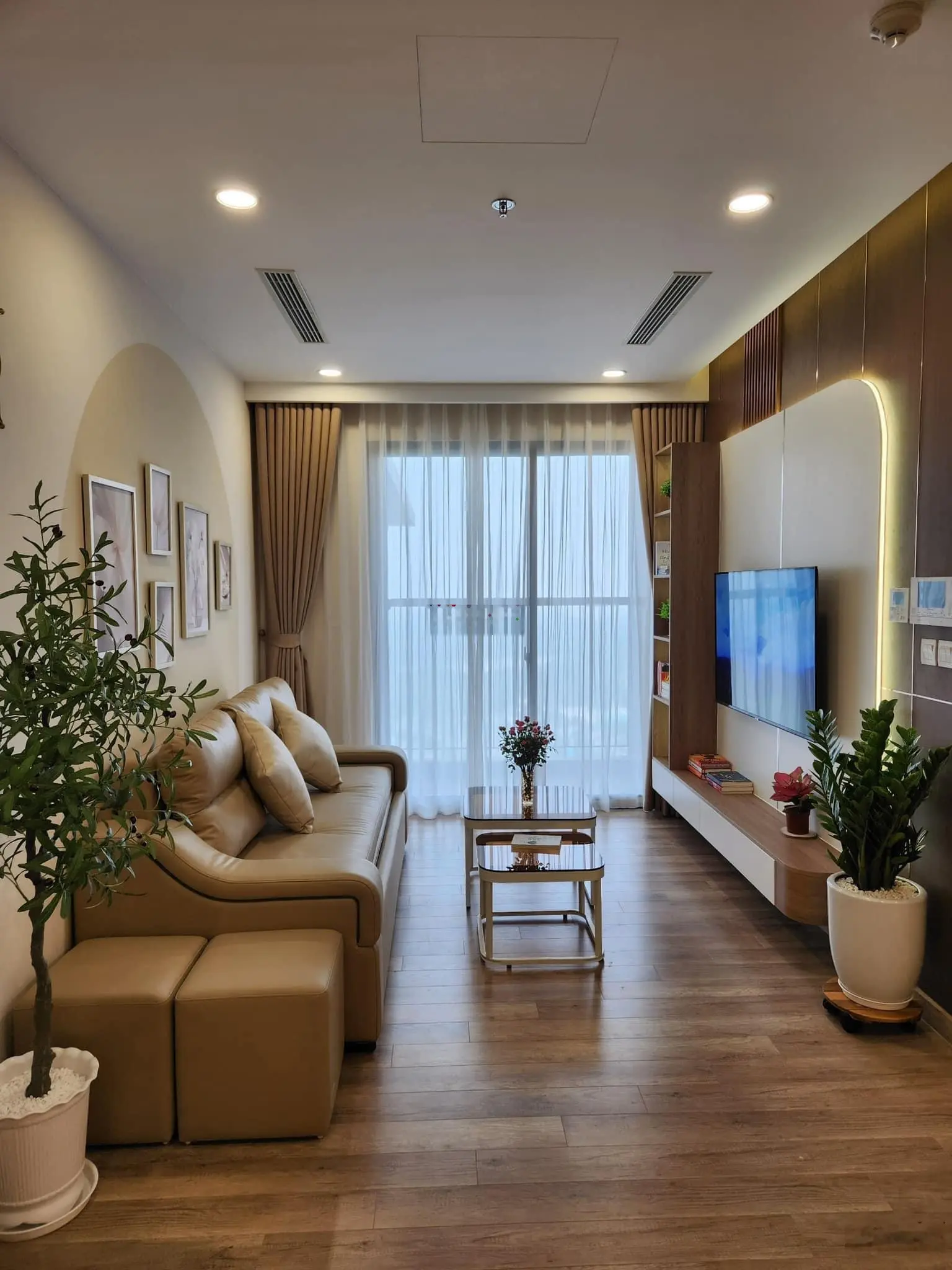 Bán nhanh căn hộ 2PN 2VS giá 3.080 tỷ rộng 58m2 tầng trung view biệt thự đảo rất đẹp tại Sol Forest