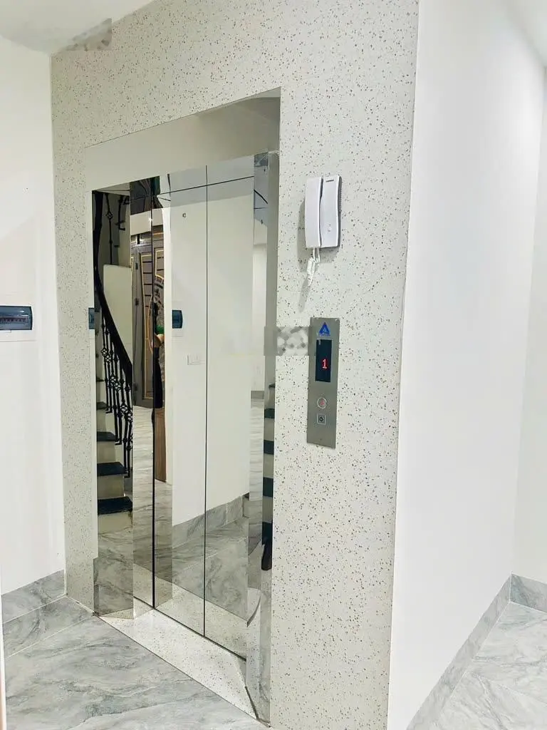 Nhà Tôn Đức Thắng, thang máy, cách 1 nhà ra mặt phố. DT: 35/40m2, 7T, 13.4 tỷ
