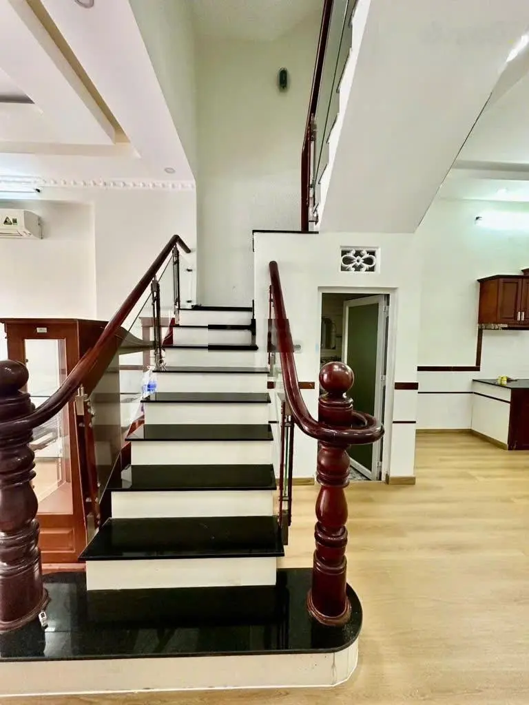 Nhà HXT quay đầu- Tân Hòa 2-Hiệp Phú-Quận 9- DT 4,5x15m - 3 tầng - 4PN-7,9 tỷ
