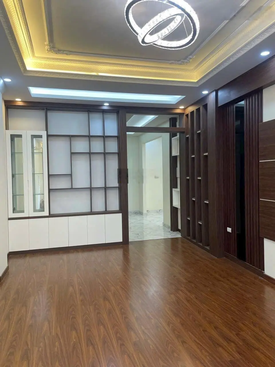 Nguyễn sơn víp long biên hà nội thang máy ô tô tránh 50m2