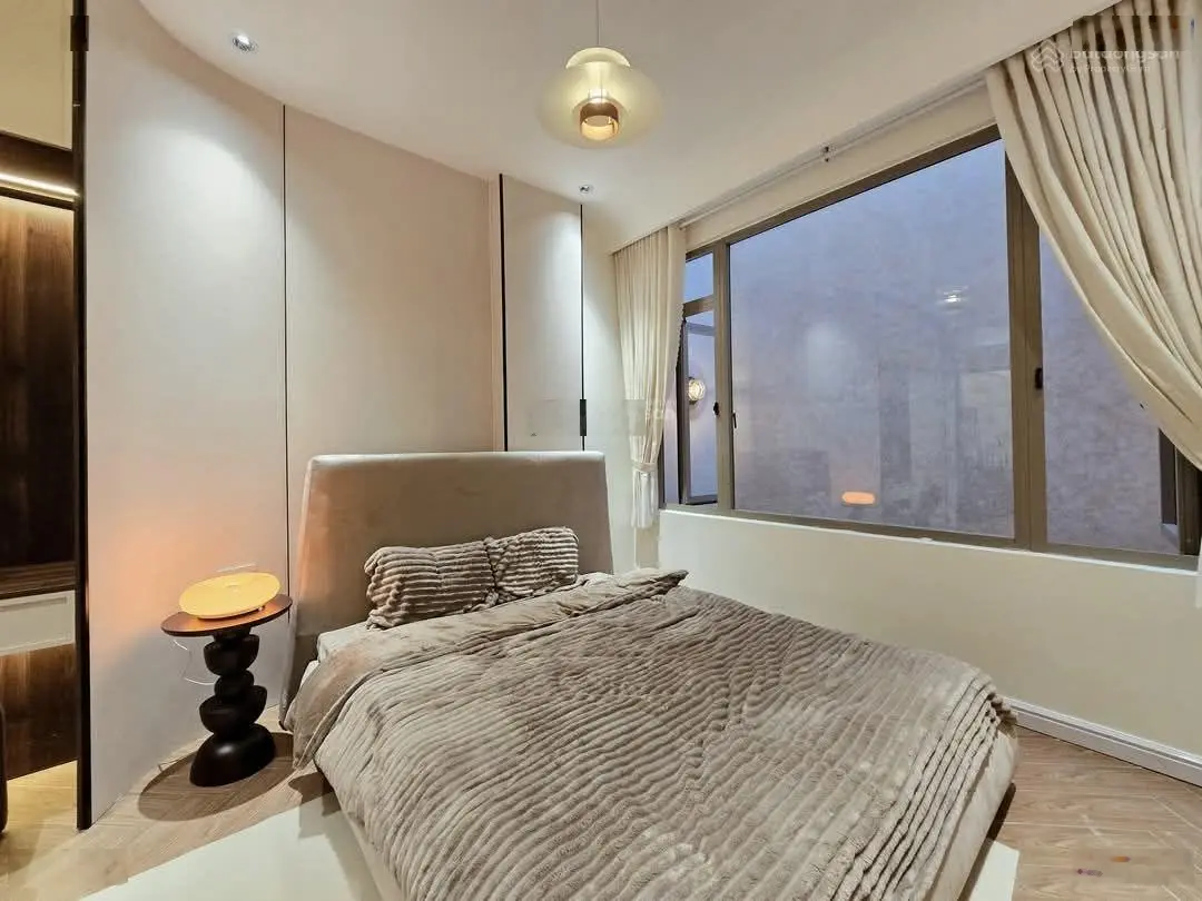 NHÀ ĐẸP 3 tầng full nội thất sang trọng đường HOÀNG DIỆU