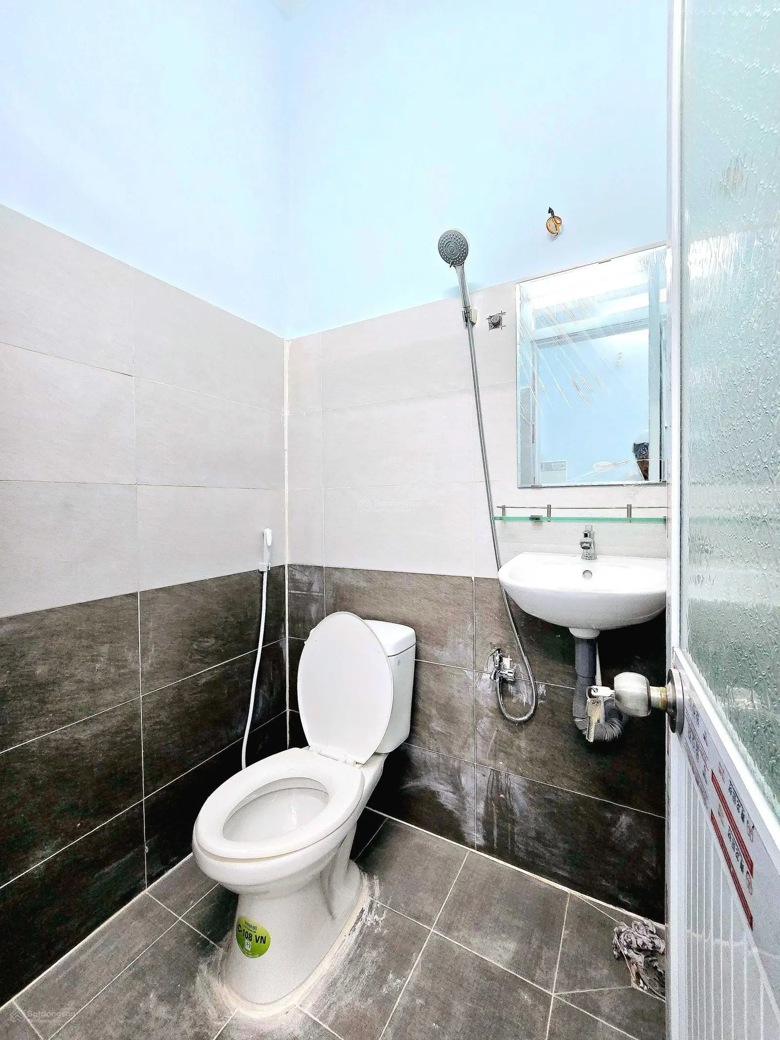 Bán nhà 1 lầu - mới hoàn thiện - xe hơi đậu kế bên nhà