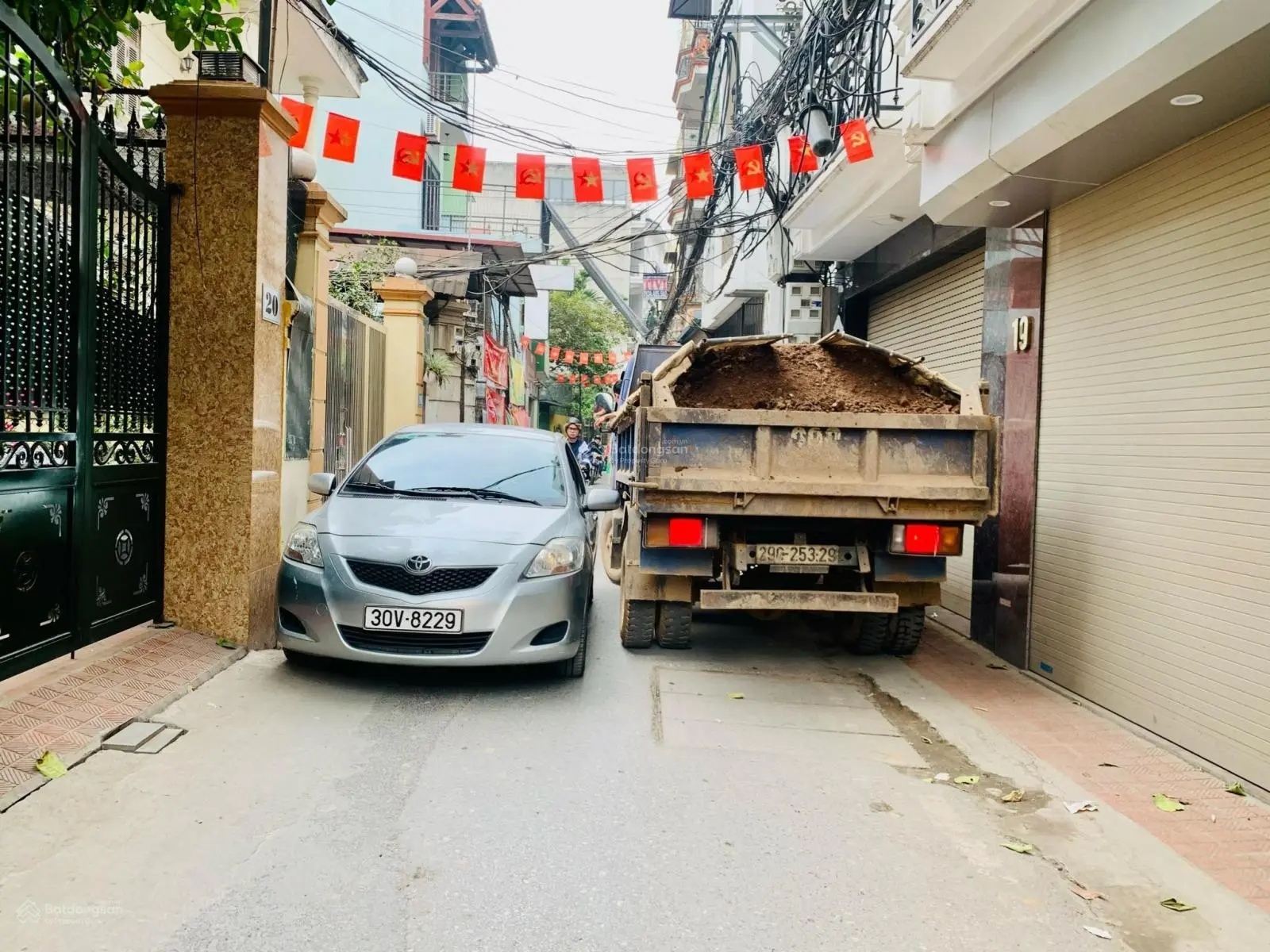 Bán Nhà 310Nghi Tàm 35m2, 5Tầng Thang Máy Nở Hậu Giá 7,3 Tỷ Đg ÔTô Đỗ Cửa