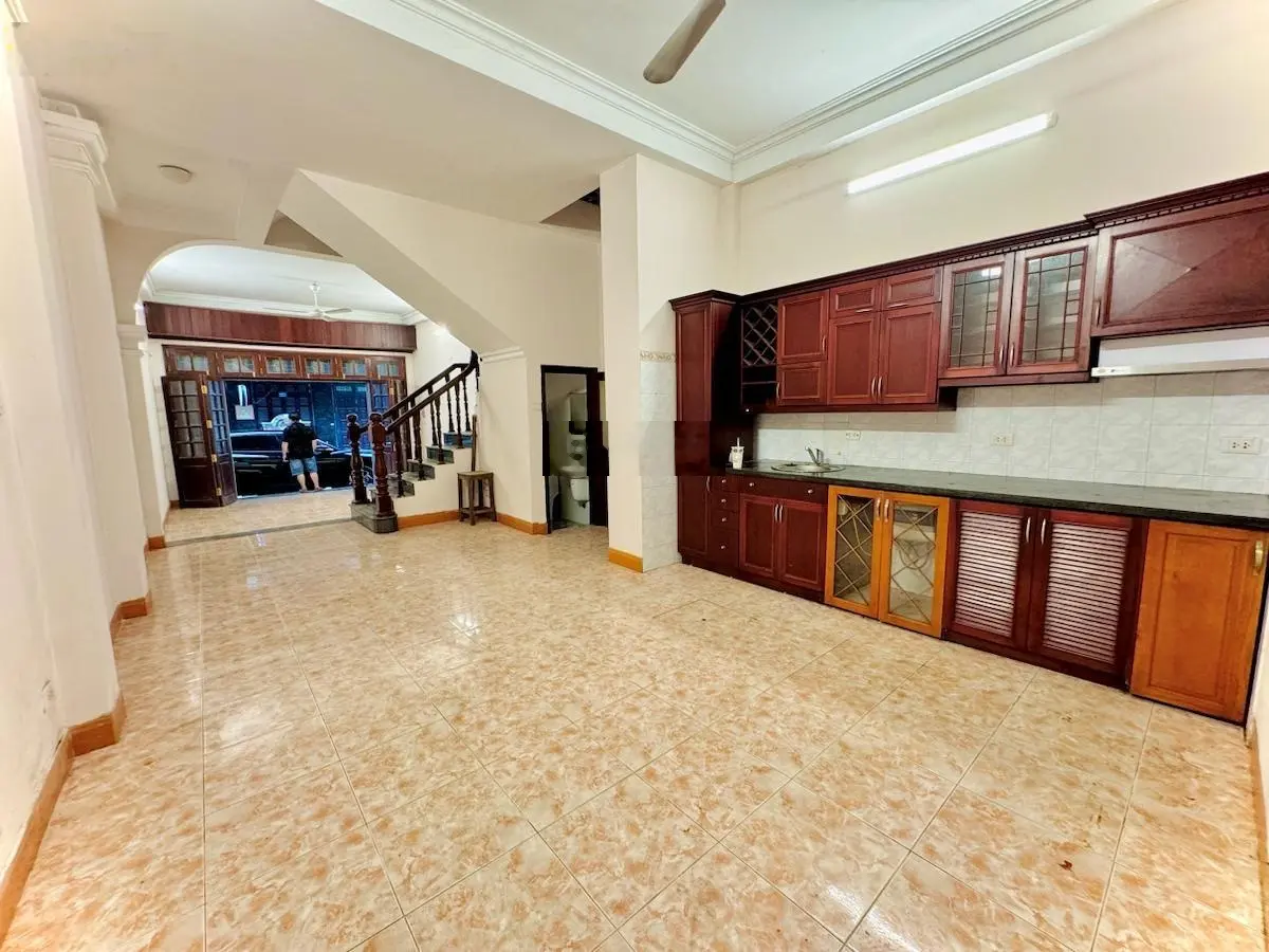Bán nhà phố Kim Đồng - quận Hoàng Mai 63m2 ngõ thông tứ hướng. Ô tô đỗ cửa mặt tiền 4,5m
