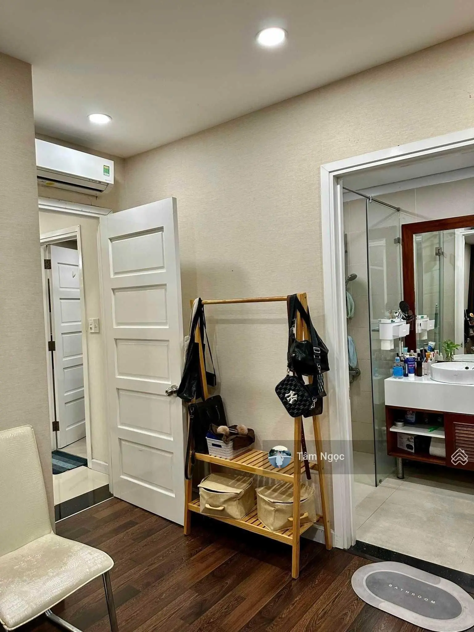Chủ nhà nợ bank cần ra gấp CC Sunrise City Q. 7 - DT 105.75m2 - 2PN, 2WC