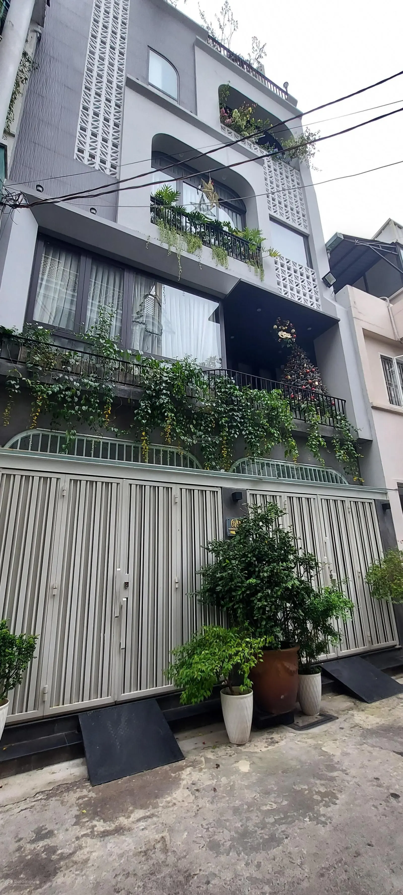 Nhà đẹp mới XD, có thang máy, ngay công viên HVT, gần sân bay, Đ. Phạm Văn Hai, TB, DT 6,85x9,2m