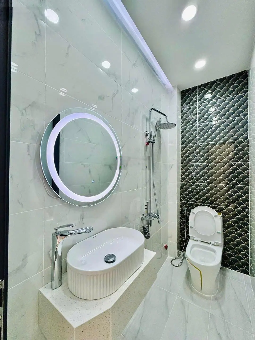 Cần Bán Gấp nhà riêng view đẹp tại Nguyễn Thiện Thuật, Q3. DT 72 m2 giá 3tỷ45 , sổ hồng riêng