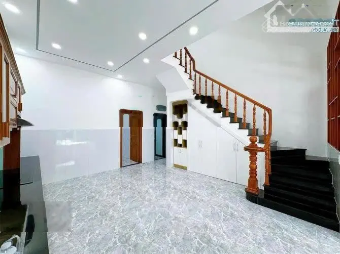 Kinh doanh cần vốn bán gấp căn nhà đường Bờ Xe Lam xã Tân Kiên Bình Chánh, SHR, Giá 2tỷ550