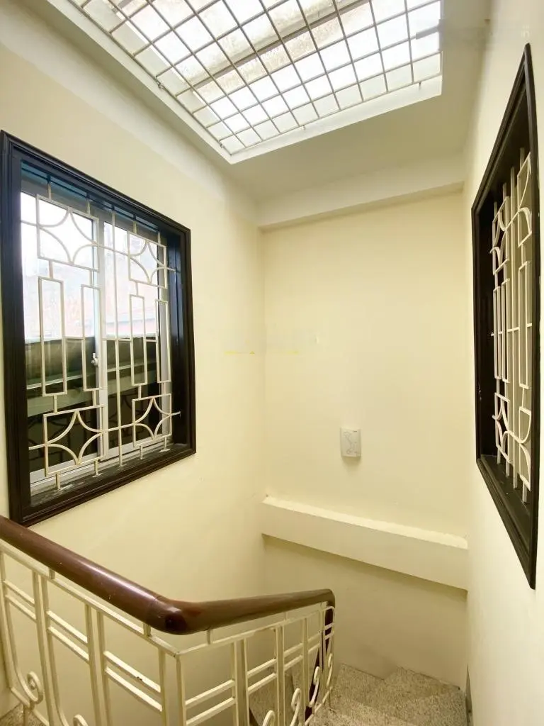 Siêu phẩm - siêu hiếm - nhà đẹp ở luôn - tặng full nội thất xịn xò - 20m ô tô tránh .40m chỉ 9.xt