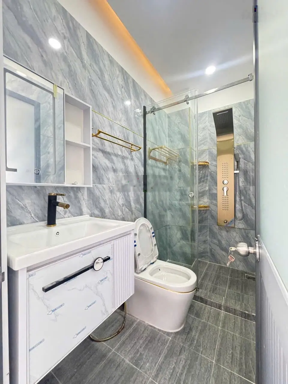 Bán gấp NR 5PN, 6WC, 47,8m2 tại Lê Hồng Phong, Q.5, HCM, nhà mới đẹp chủ để giá rất tốt