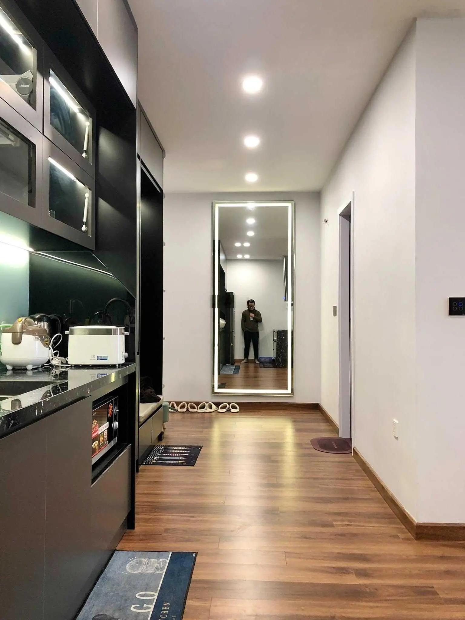 Tôi chính chủ bán căn 105m2 tháp B, nội thất xịn, sổ đỏ, giá mong muốn 4,8 tỷ, miễn trung gian