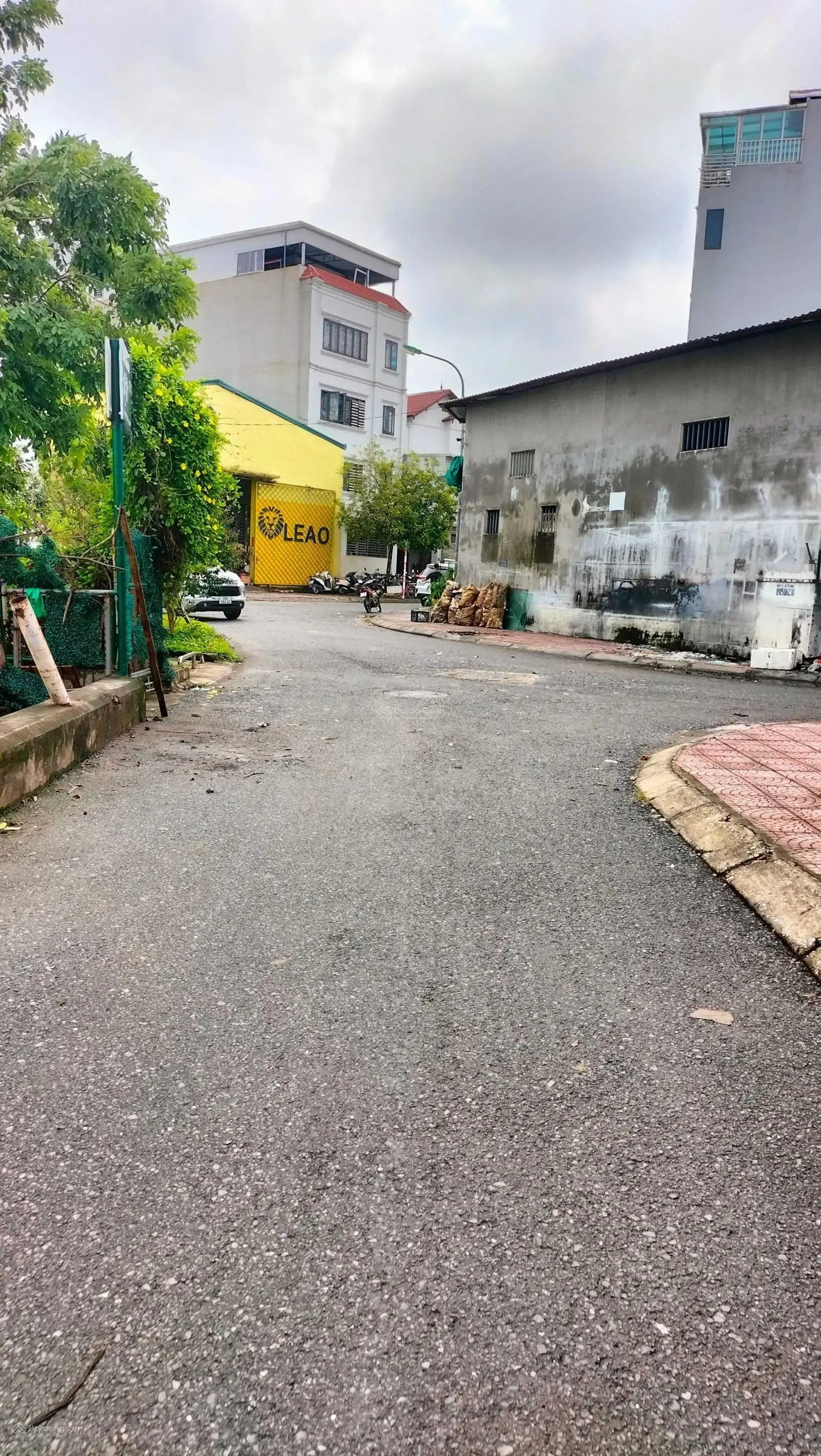 View hồ vườn hồ Long Biên* kinh doanh - nghỉ dưỡng, 3 tầng x 90m2 bề thế, MT 8,2m, ô tô đỗ ngày đêm