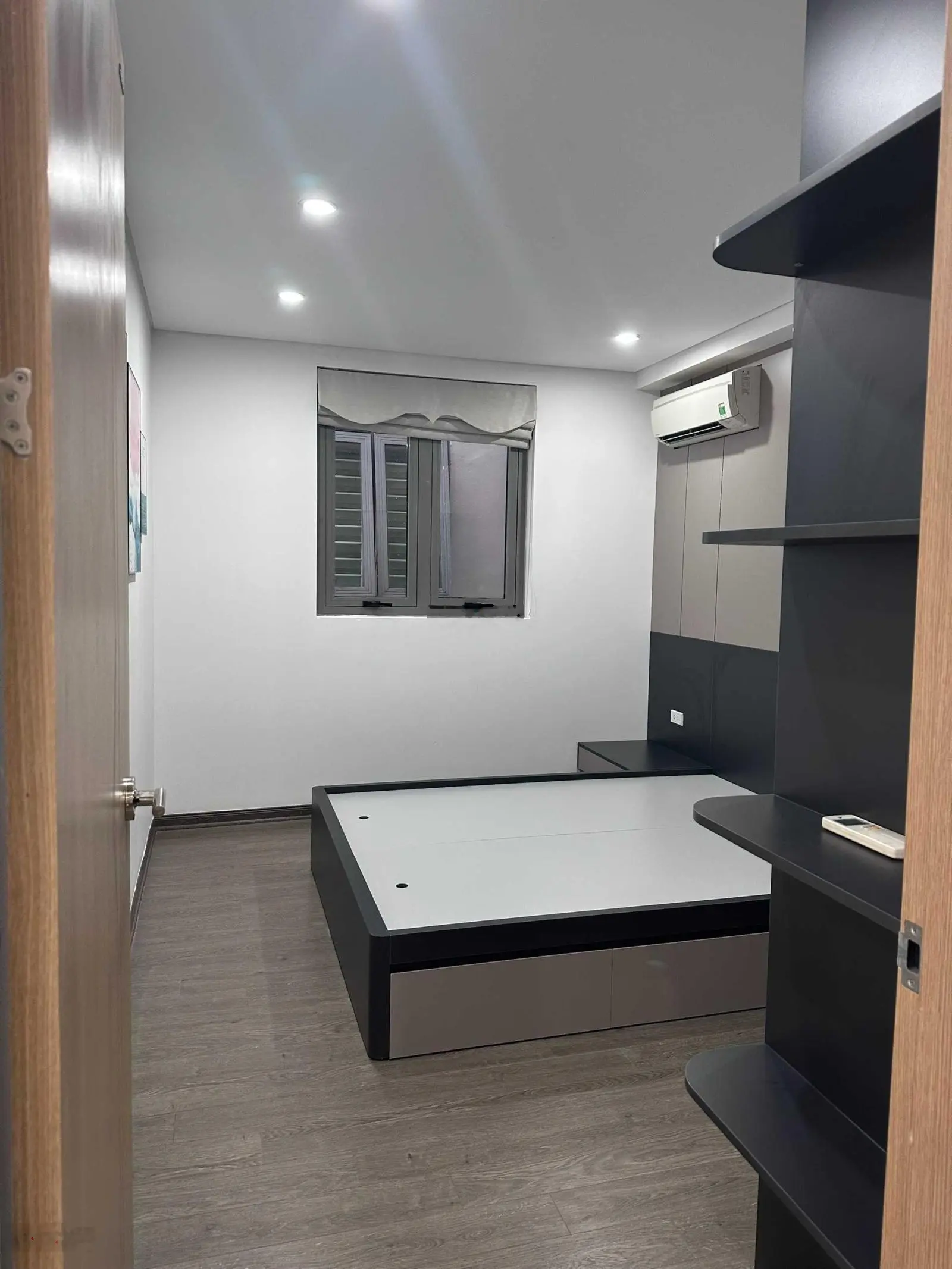 Chính chủ bán CH siêu đẹp Thống Nhất Complex, DT 90m2, 3pn 2vs, nội thất full mới 100%. Giá 6.8 tỷ