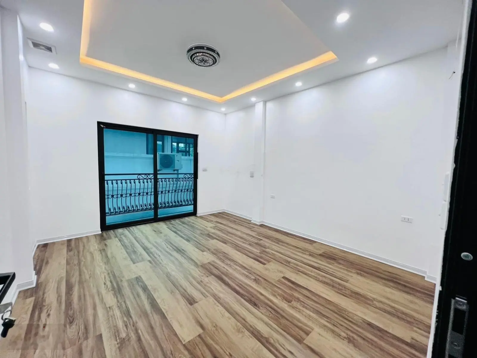 Bán nhà ngay Hồ Hạ Đình, Ô Tô đỗ sát cửa, 52m2 Nhà Đẹp, 20m ra đường Container tránh nhau.