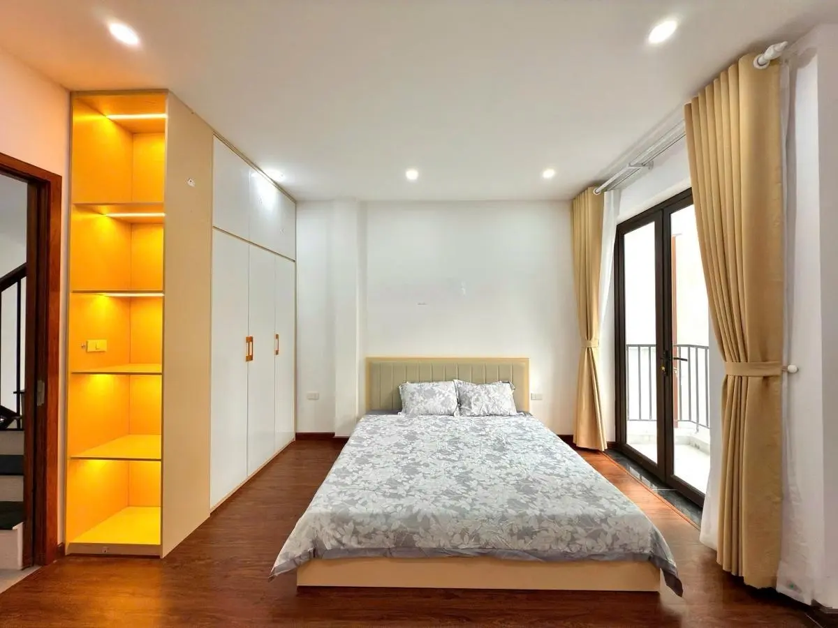 Bán nhà ngõ thổ quan đống đa 30*4 7.8tỷ tầng nhà thoáng phòng nào cũng có ban công . Ô tô đỗ cửa