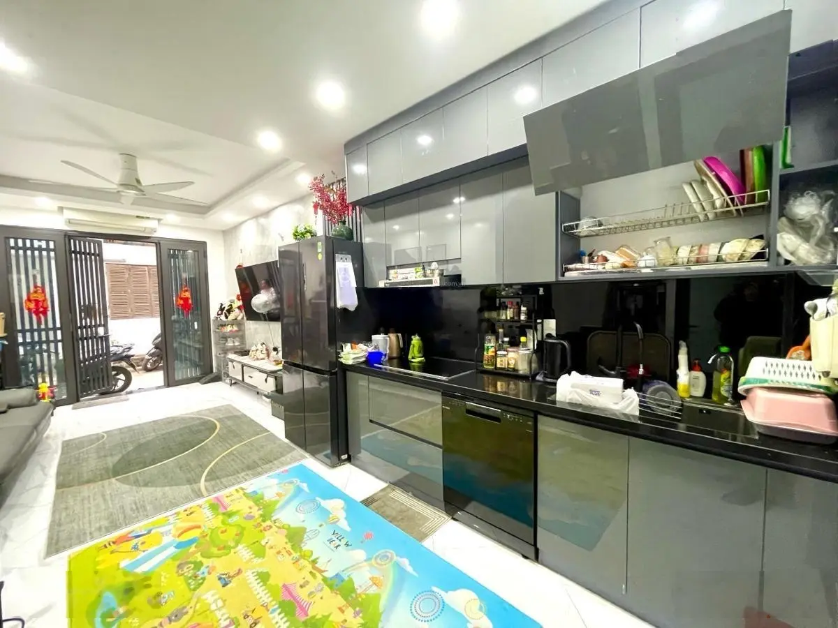 Bán nhà Nguyễn Khang, Yên Hoà, 42m x 4T, MT 4.2m, ngõ nông, gần phố, 2 thoáng vĩnh viễn