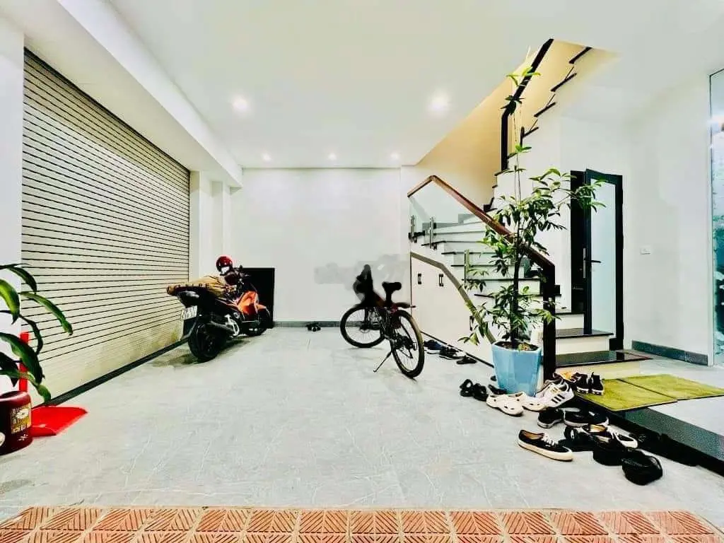 Bán nhà Đức Diễn lô góc xây mới 5 tầng, xịn sò.