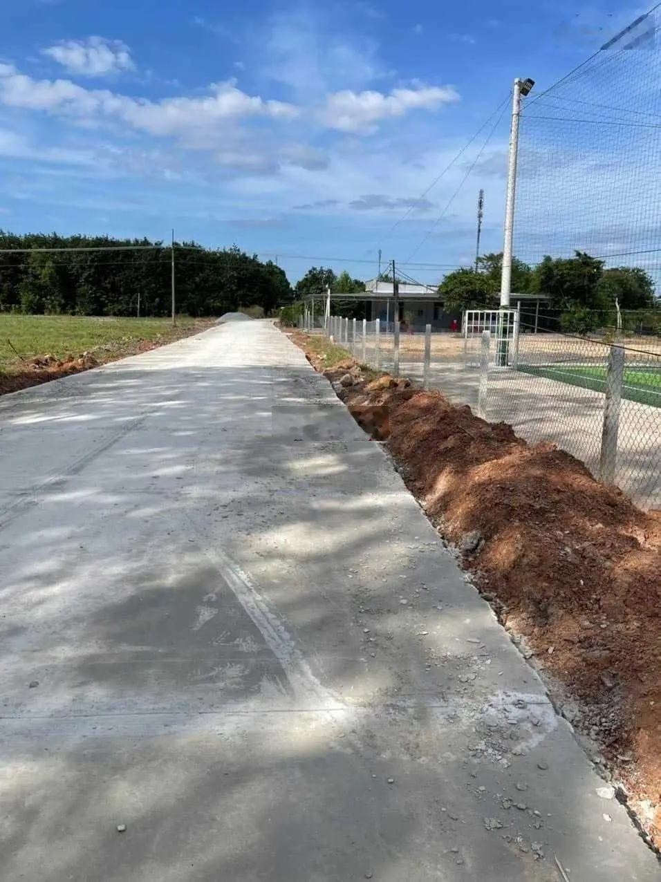 Kẹt tiền bán gấp 3 lô đất 320m2, ngang 15m, đường 8m, bên hong quy hoạch đường 18m