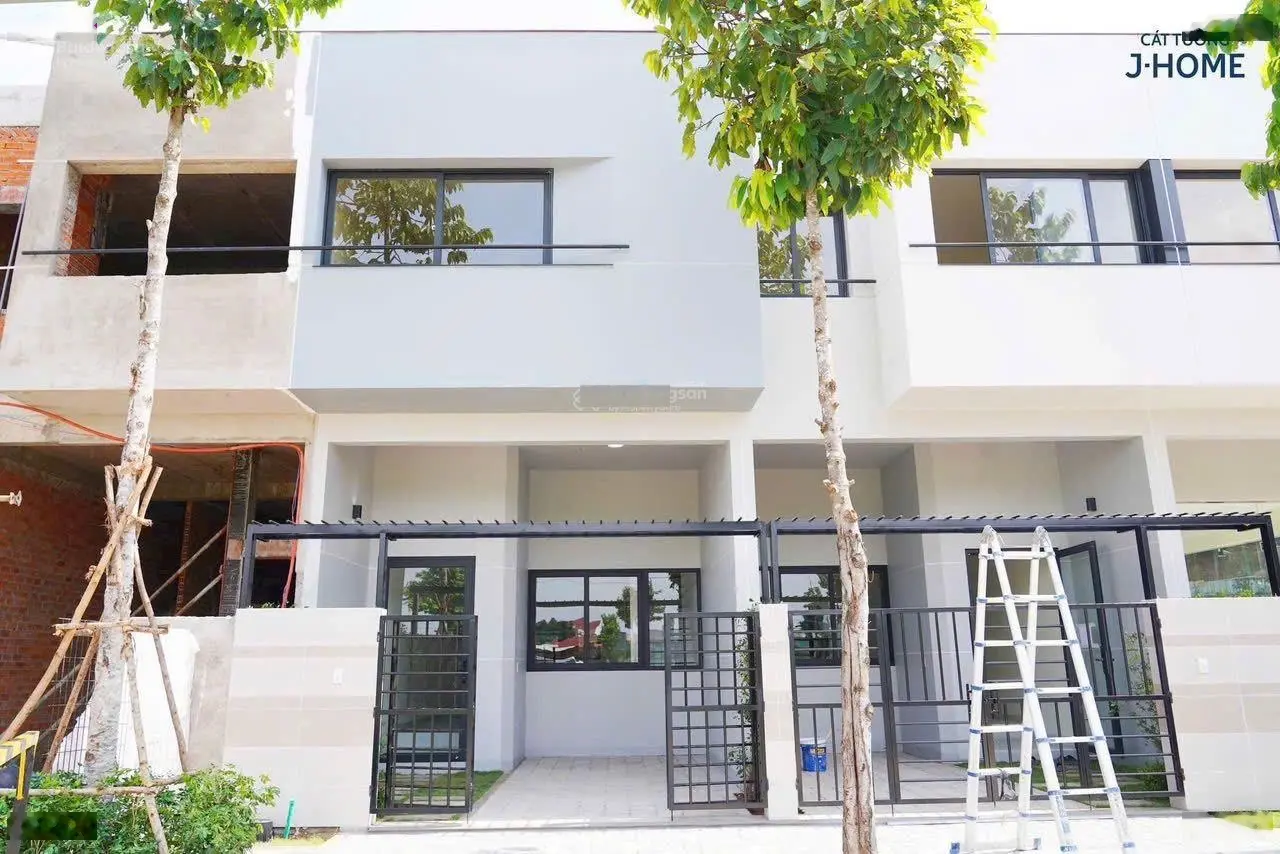 Bán nhà 2tầng đường dt 743A tp thuận an 3,3tỷ nhà mới xây