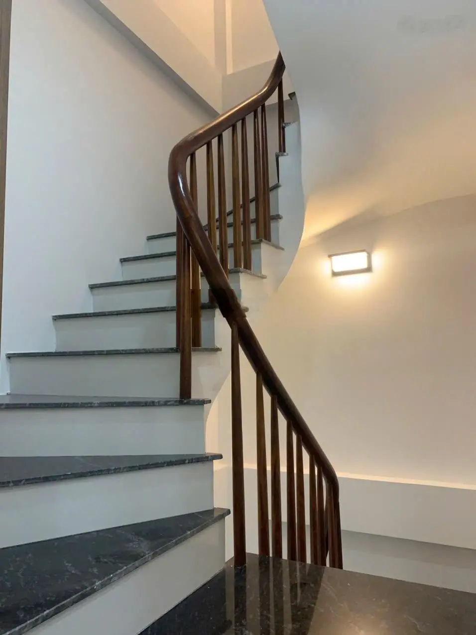 Nhà mới đẹp đón tết DT 33m2 x 5 tầng - MT 3.6m - Ngõ 120 Dương Văn Bé - Giá 6.9 tỷ