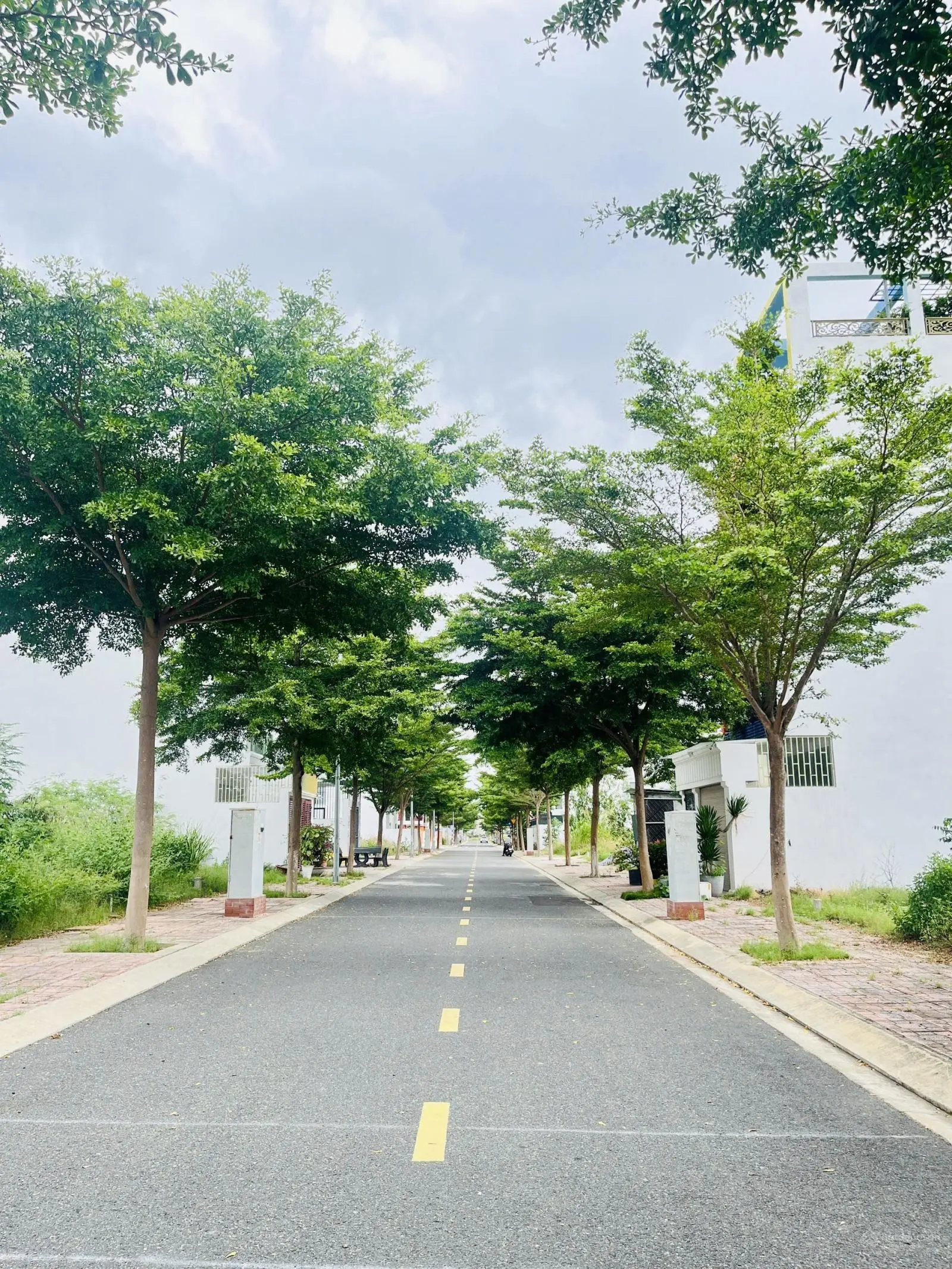 Cần bán lô đất vị trí đẹp sổ đỏ giá tốt cách biển 200m KĐT Mipeco Nha Trang