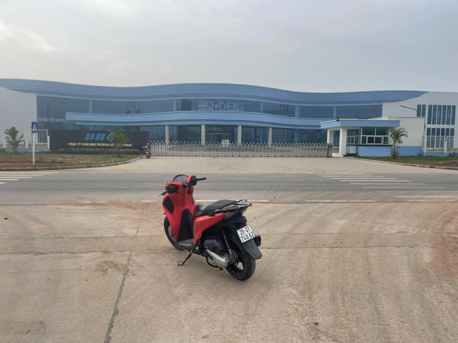 Cắt lỗ 100m2 làn 2 TĐC Hồng Tiến đối diện nhà máy DBG. Có thể kinh doanh tất cả các mặt hàng