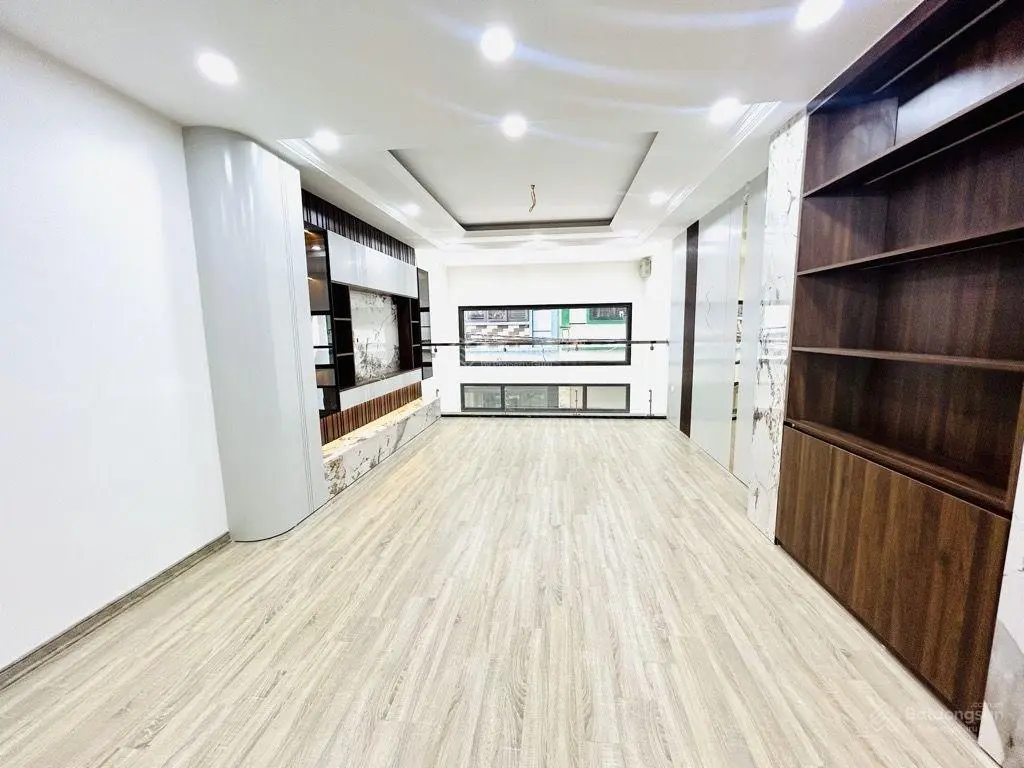 Bán nhà Thịnh Liệt, Hoàng Mai, ô tô vào nhà, sẵn thang máy, 44m2, giá tốt 12.8 tỷ