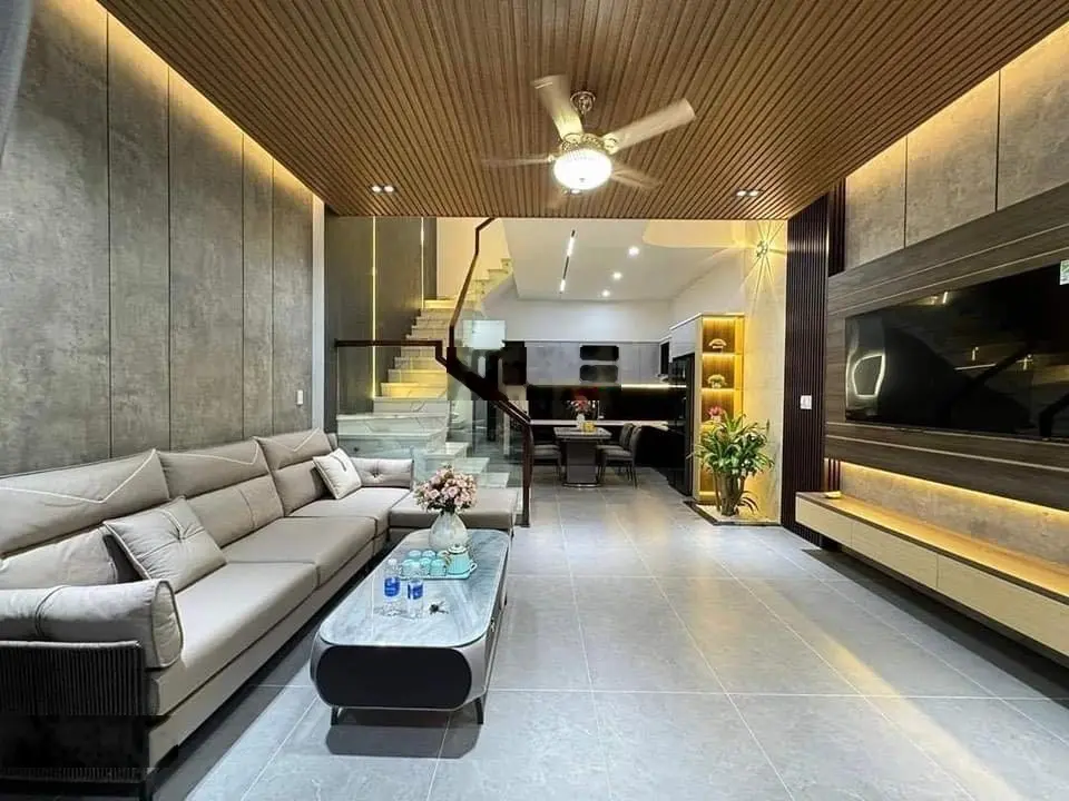 Nhà đầy đủ nội thất Quận 11, 4 phòng ngủ, bán 4,5 tỷ sổ hồng sang tên ngay