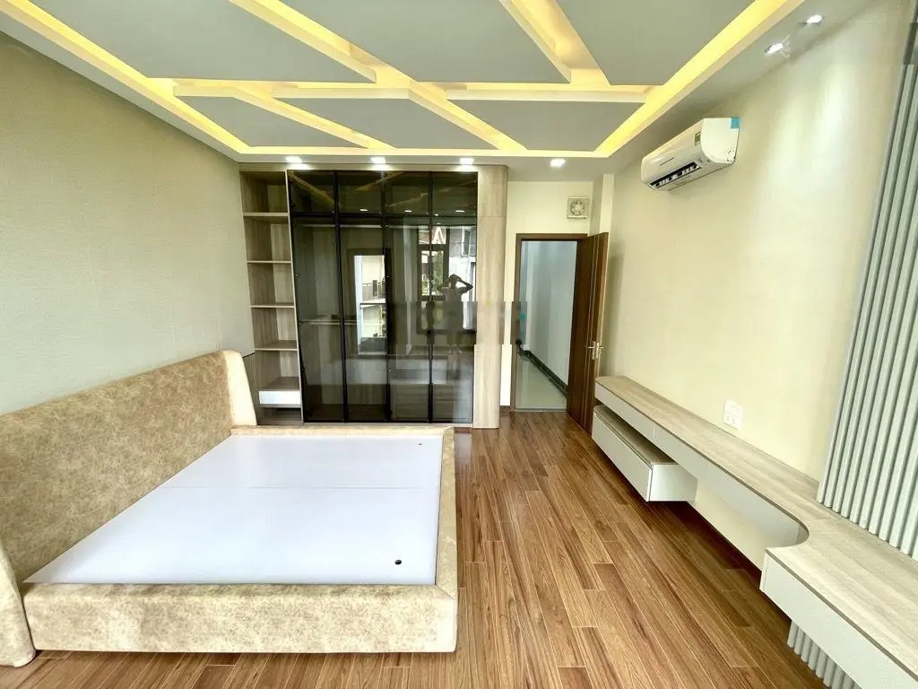 Bán Gấp nhà đẹp 40m2 Cạnh Phố Cổ Linh Ô tô đỗ cửa. Nhà mới hiện đại chỉ 6 tỷ