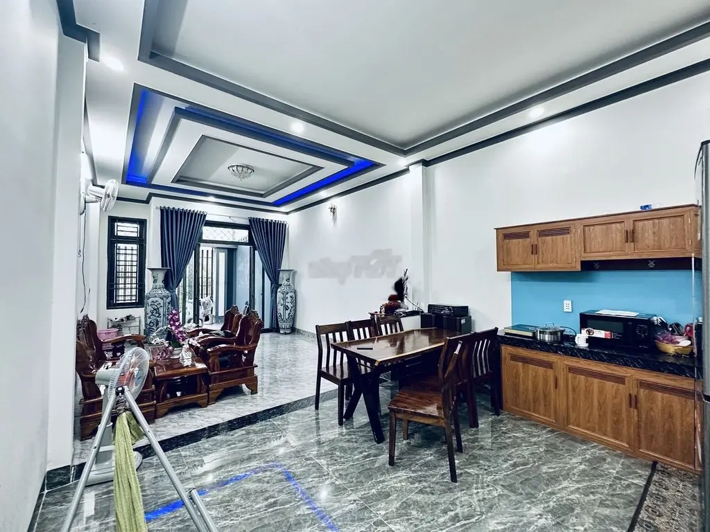 Cần tiền cần bán căn nhà xây tâm huyết giá rẻ .Gần chợ quang thắng