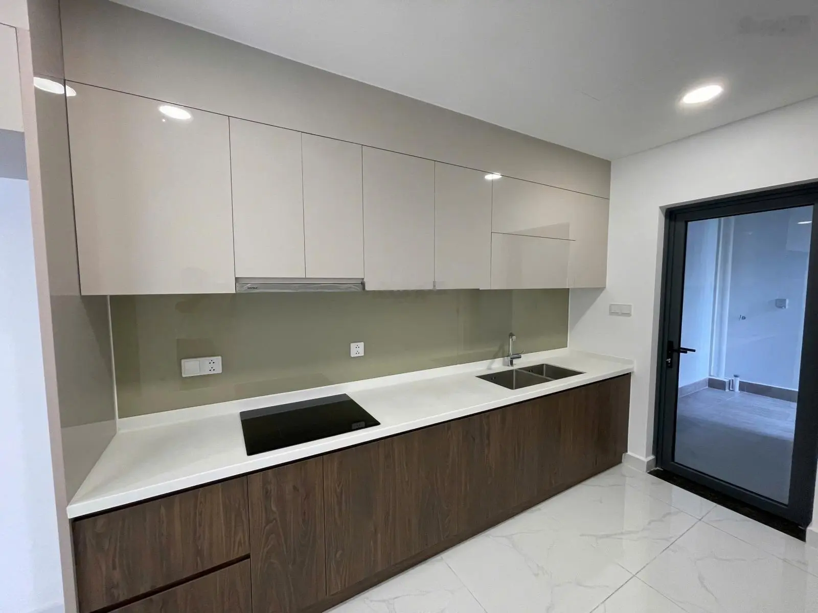 Bán căn 2PN 96m2 Diamond Brilliant, view hồ bơi clubhouse, giá 5.6 tỷ bao hết, NTCB, tầng đẹp