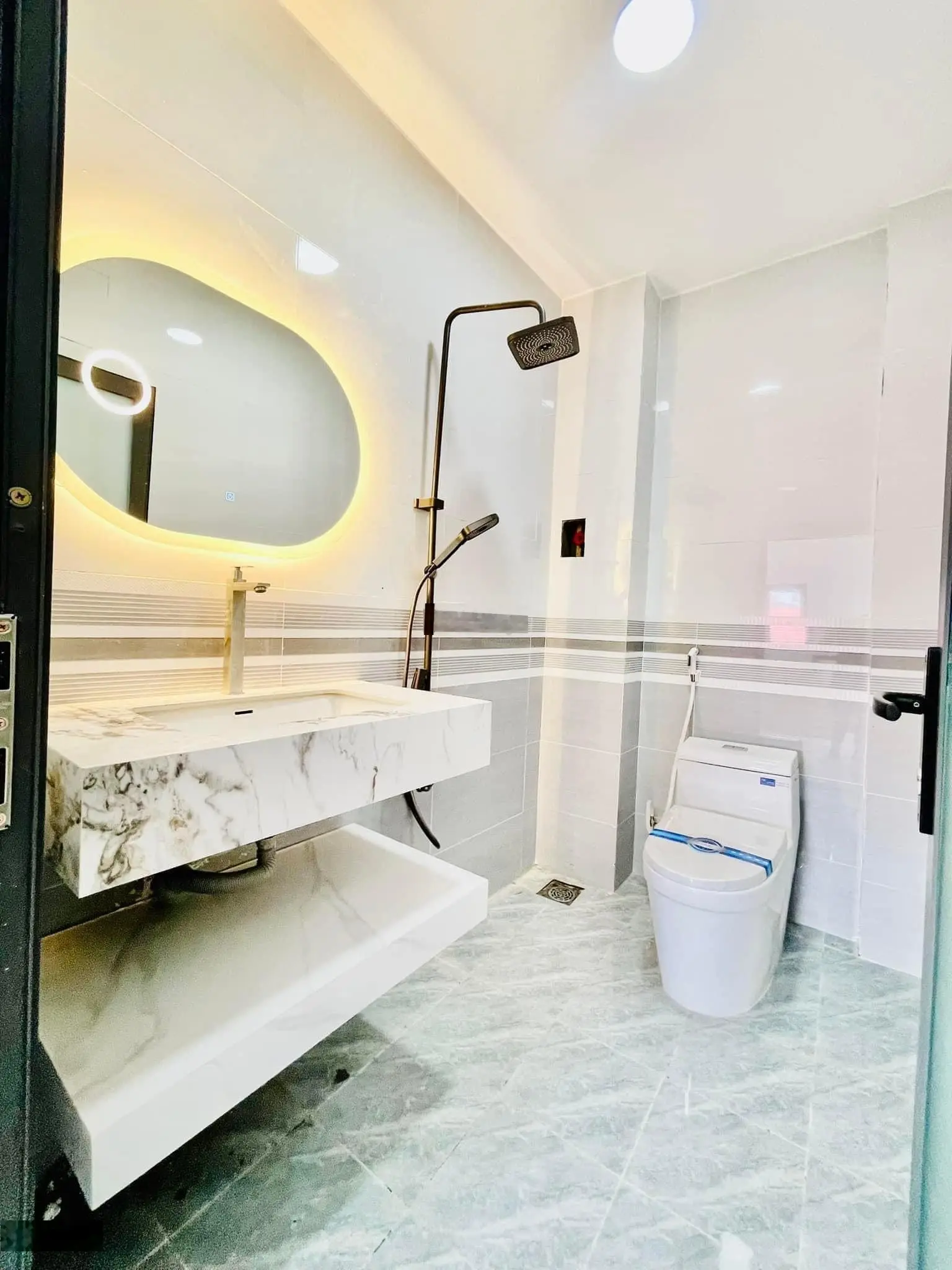 Bán nhà 1 trệt 2 lầu Thuận An 65m2 2ty5 Sổ sẵn LH 0901 890 *** em kha đi xem nhà thực tế ạ !