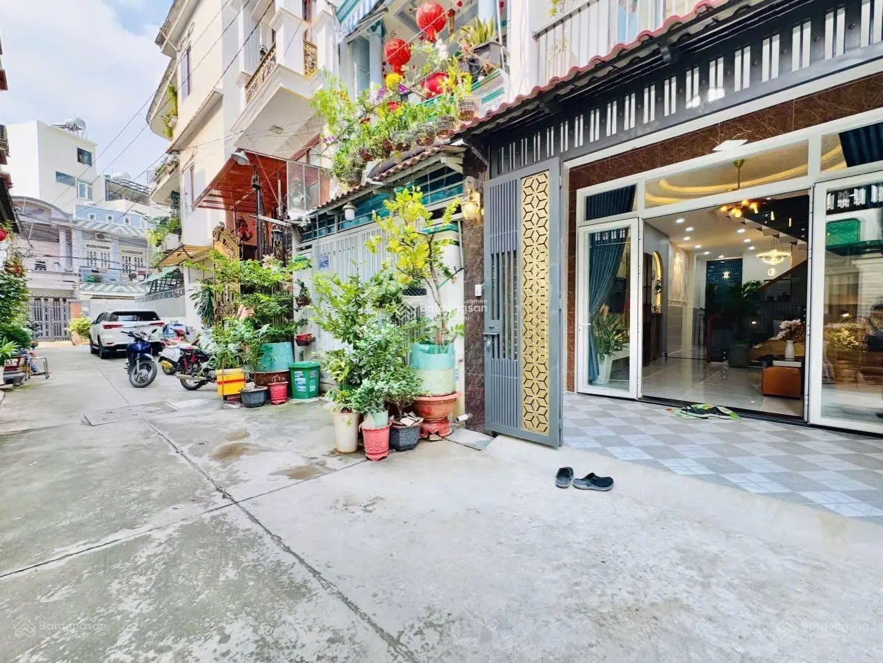 Hạ giá !! Bán gấp nhà 60m2, giá 1 tỷ 850 triệu Nguyễn Văn Quá vào 100m, Quận 12 hẻm xe hơi 6m, SHR