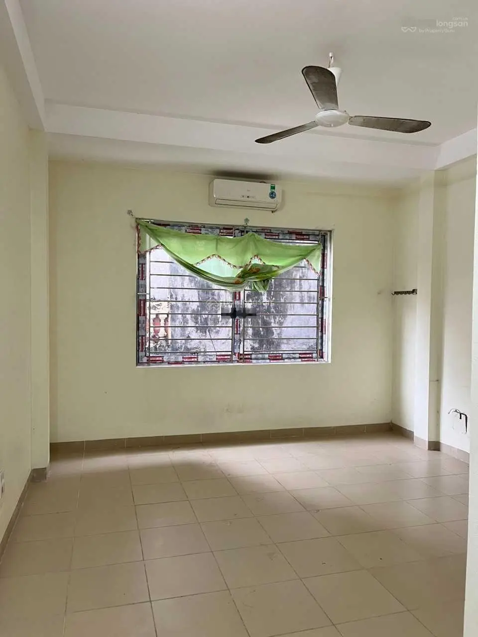 Tôi cần bán gấp, nhà đẹp 50m2, 4 tầng, dân xây, ngõ 276 phố Đại Từ, gần hồ Linh Đàm
