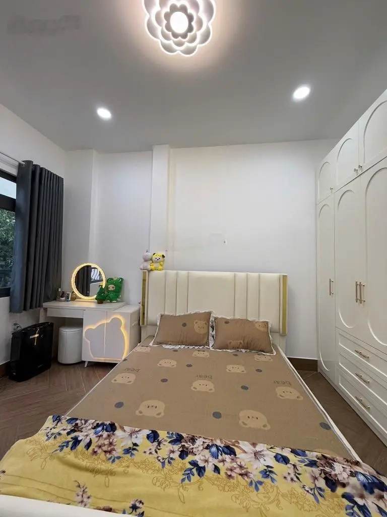 Chỉ 5.2 tỷ có nhà Nguyễn Hồng Đào, Q. Tân Bình - Nhà mới, đủ nội thất - 3PN, 3WC, 3 tầng, P. Khách