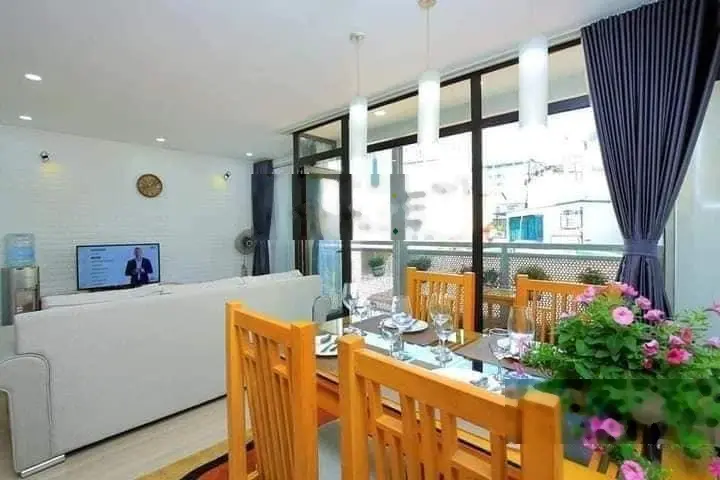 Toà nhà 8 tầng đẹp nhất phố đi bộ Trịnh Công Sơn, view vườn hoa, chủ ở & tây thuê, 100m2, cạnh hồ