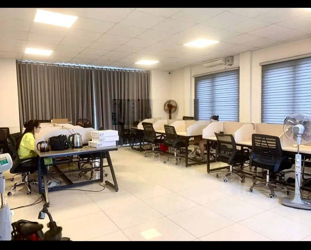 Chính chủ gửi bán nhà mặt phố Khuất Duy Tiến căn góc, 8 tầng thang máy full nội thất