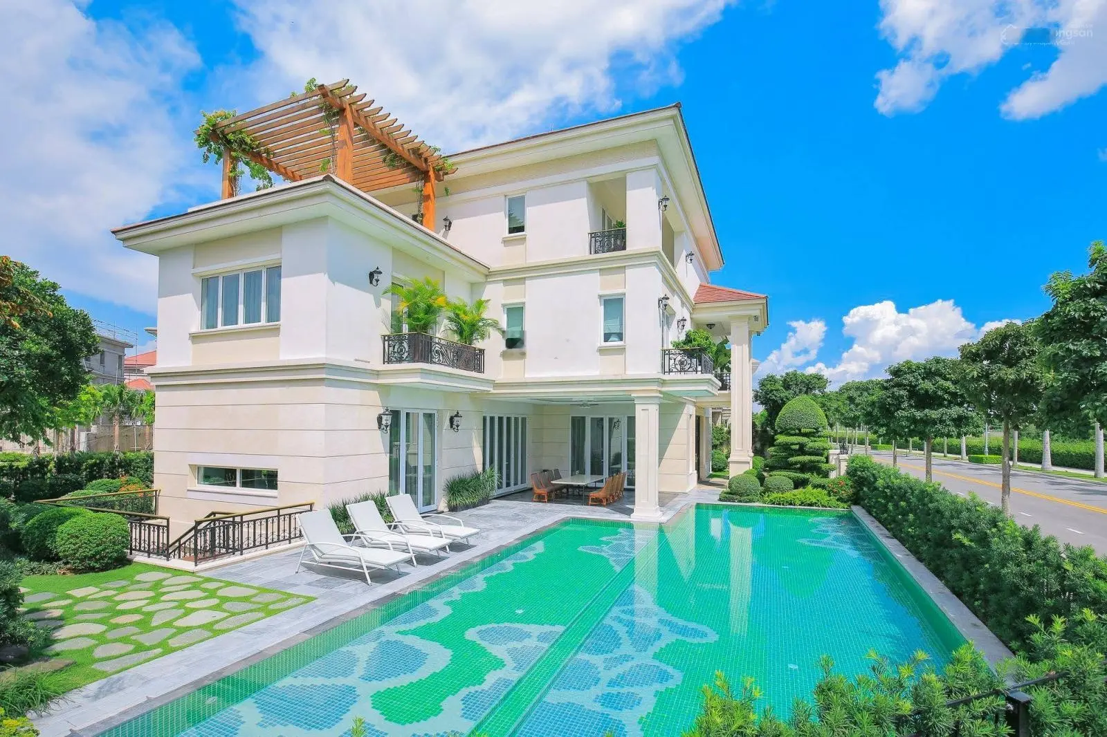 Một căn duy nhất biệt thự Saroma Villa Sala diện tích 552m2 hướng Đông Nam giá bán 430 tỷ