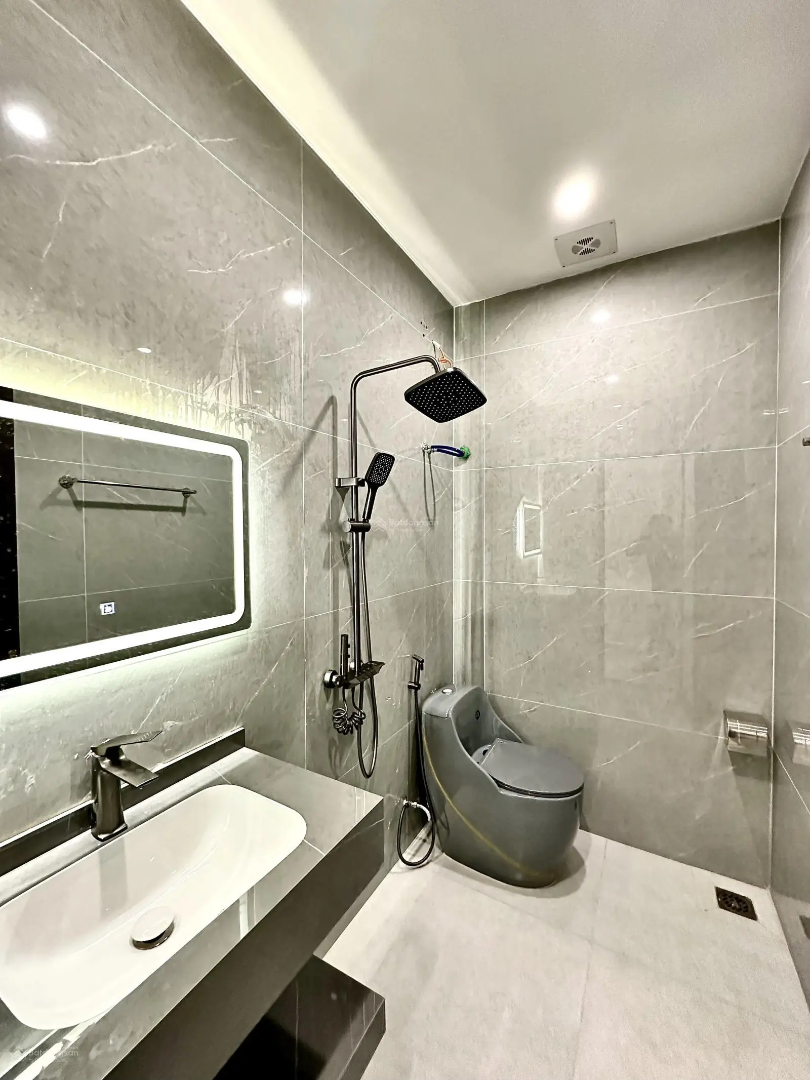 Nhà 4 tầng xây mới phố Thiên Lôi, thiết kế đẹp, đầy đủ công năng