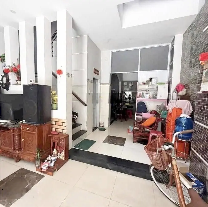 Nhà 1 trệt, 2 lầu, 95m2, mặt tiền đường 6m, siêu rẻ chỉ 2,4 tỷ, đường võ văn kiệt, p. Định hòa, TDM