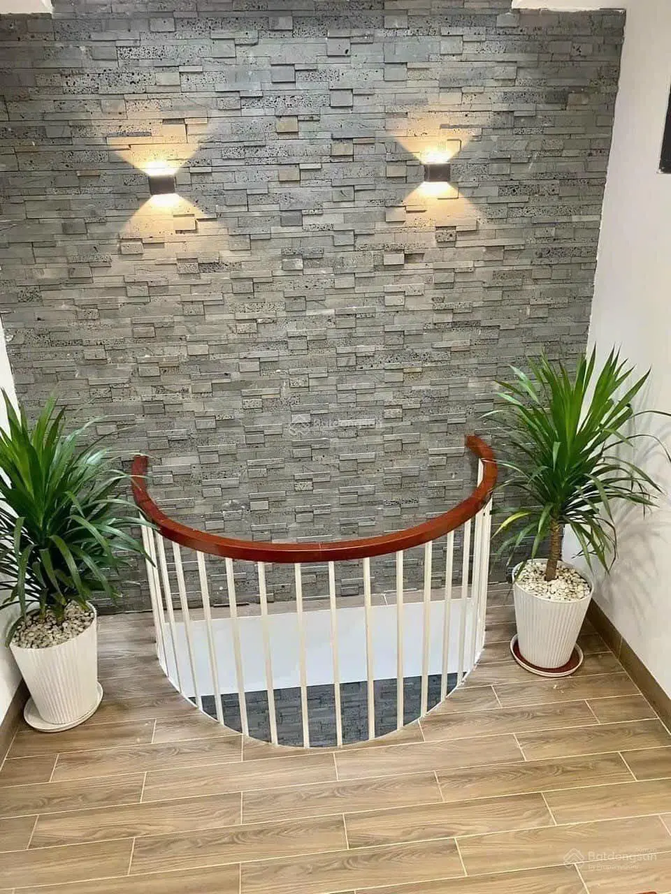 Nhà đẹp hiện đại đường lớn Nguyễn Thị Minh Khai - Bến Nghé - Q1, 66,5m2 cho thuê 38 triệu